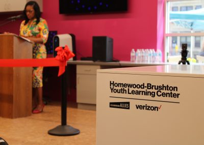 NEW Verizon Community Forward Homewood-Brushton Youth Learning Center Brings Resources for STEAM Programming to the Homewood-Brushton YMCA